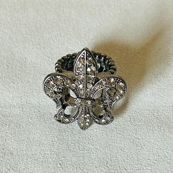 💍Cobalt Fleur-de-Lis Ring with Crystals One Size NWOT - Picture 4 of 7